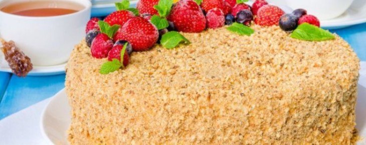 Как побаловать любимых: заварной медовик с кремом на праздник 8 марта