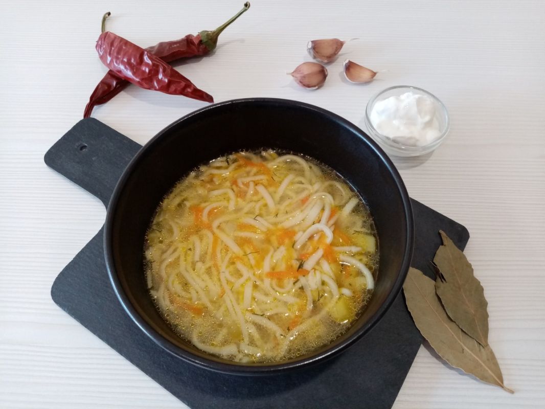 Домашняя лапша на курином бульоне: вкус, который не оставит равнодушным