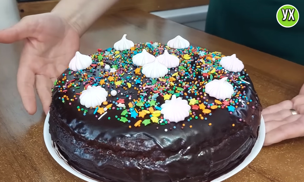 Наслаждайтесь шоколадом и вишней: идеальный торт на сковороде