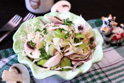 Насыщенный салат с шампиньонами для легкого ужина