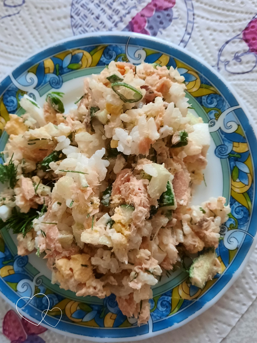 Салат с горбушей горячего копчения