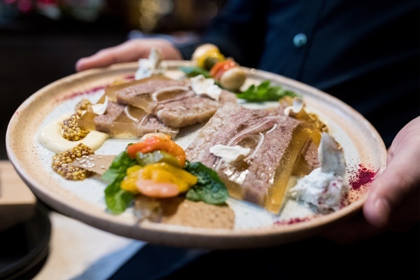 Как приготовить идеальный холодец: советы шеф-повара