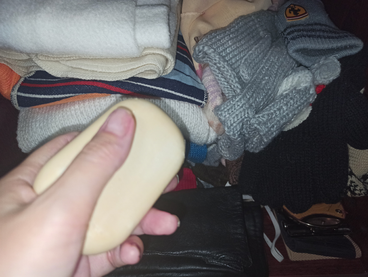 Как освежить шкаф и избавиться от неприятных запахов: простые советы