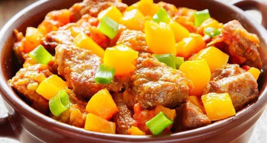 Запеченная свинина с тыквой: как удивить семью домашним вкусом