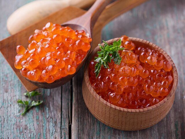 Красная икра: Сколько можно хранить и как меняются цены?