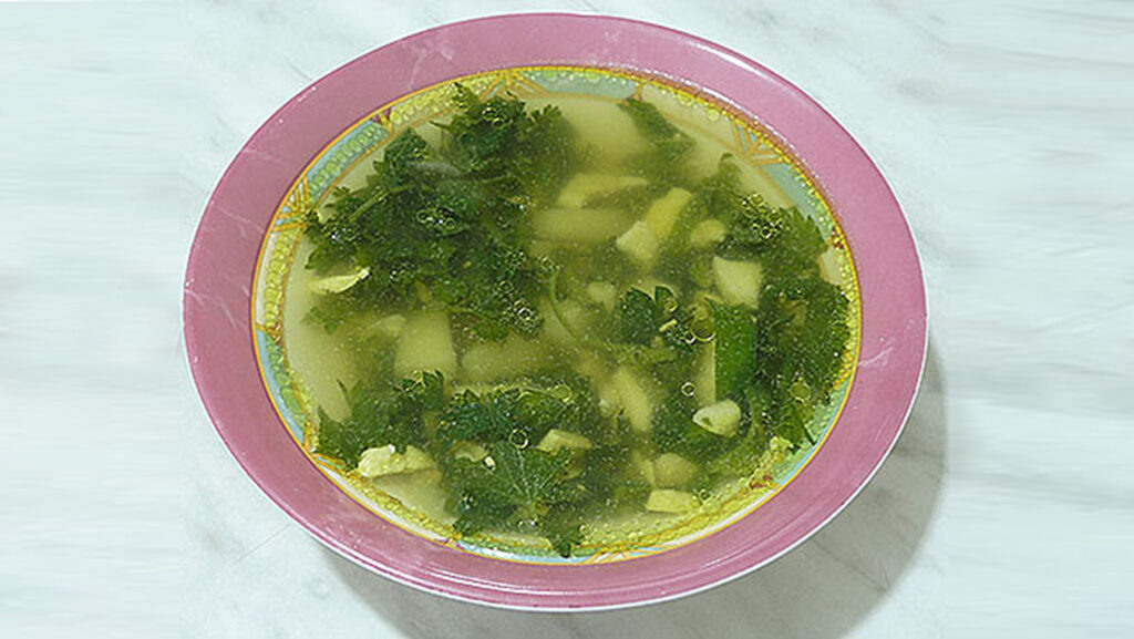 Как приготовить простой суп с крапивой и яйцом: быстро и вкусно