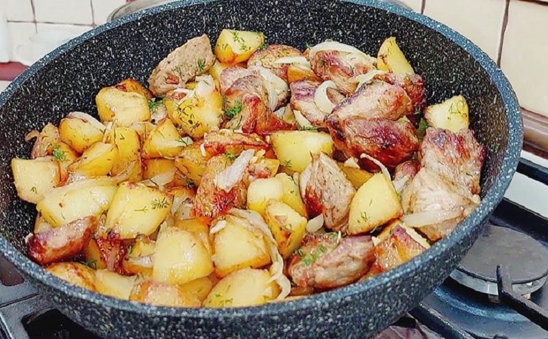 Сытная картошка с мясом по-уральски: быстрое решение для ужина