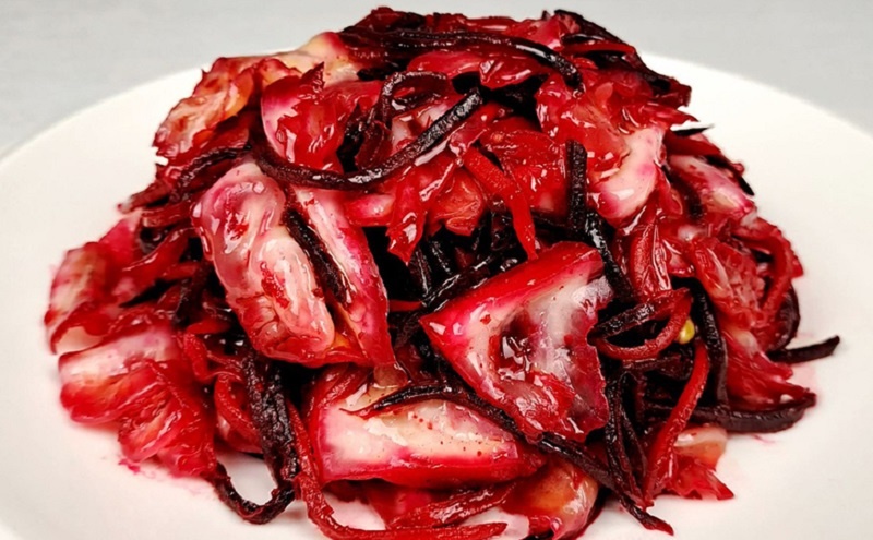 Погружение в мир корейского вкуса: рецепт хрустящего салата из капусты и свеклы