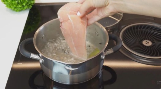 Как сварить куриную грудку, чтобы она осталась сочной