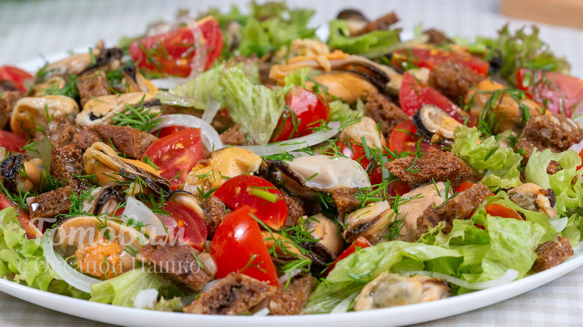 Нежный салат с мидиями и свежими овощами: праздник на вашем столе