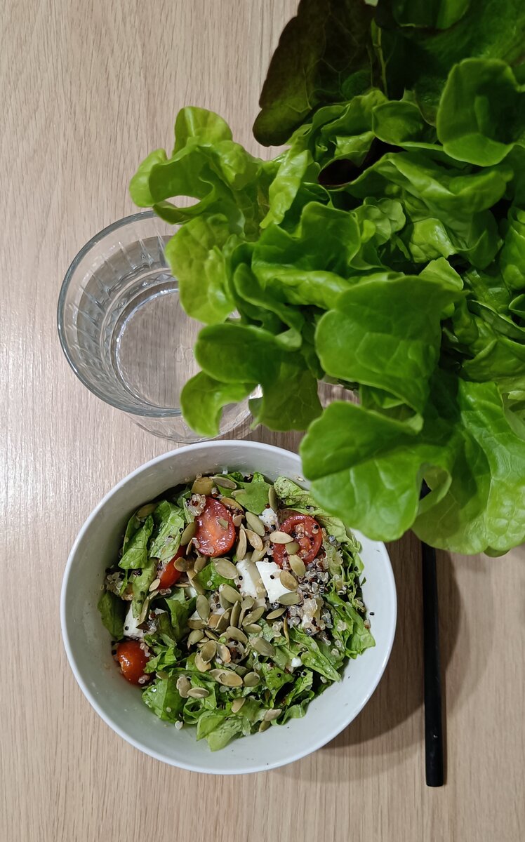 Когда тело просит овощей: полезный салат с киноа для красивой фигуры