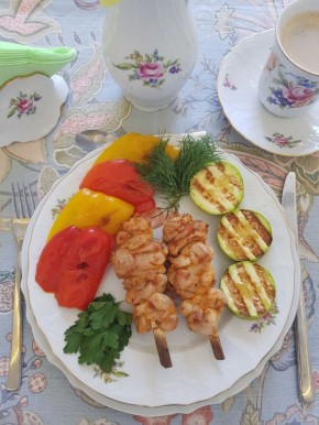 Пикниковый хит: куриные шашлычки с овощами гриль