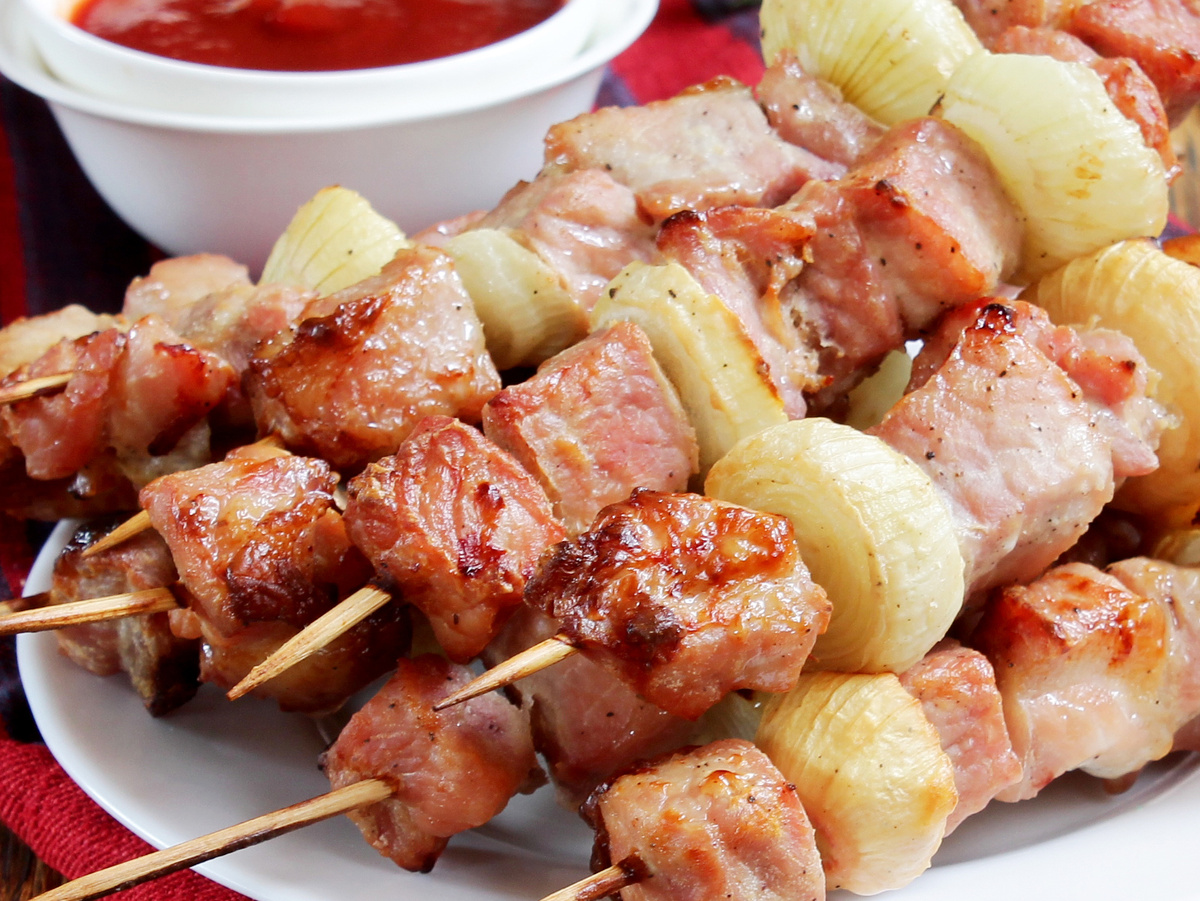 Вкусные шашлыки к Пасхе: готовьте в духовке