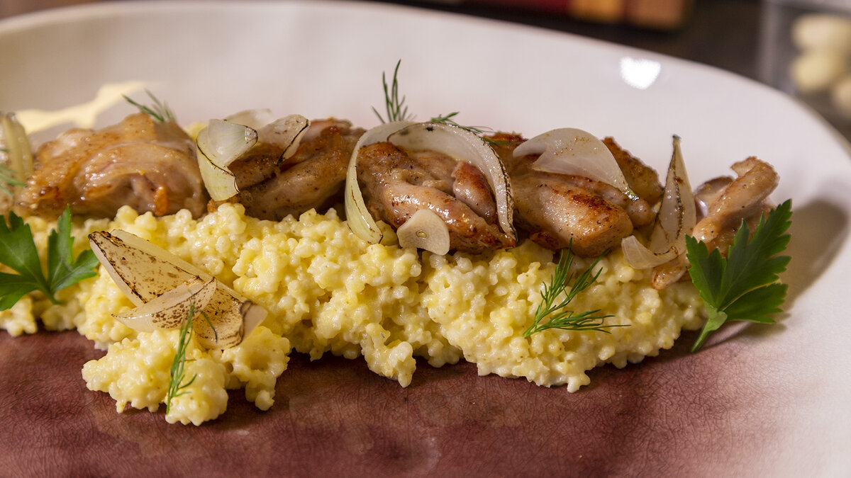 Вкусная пшенная каша с золотистыми куриными ножками: идеальный ужин