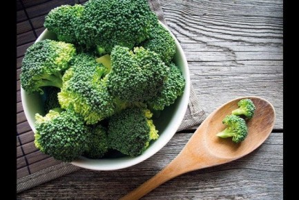 Невероятный теплый салат с брокколи, который удивит вас