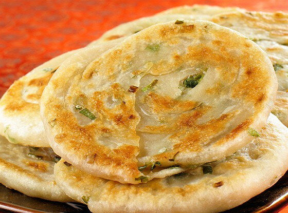 Луковые оладьи: простой и вкусный рецепт