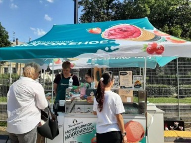 Суд восстановил торговлю мороженым в Таврическом саду