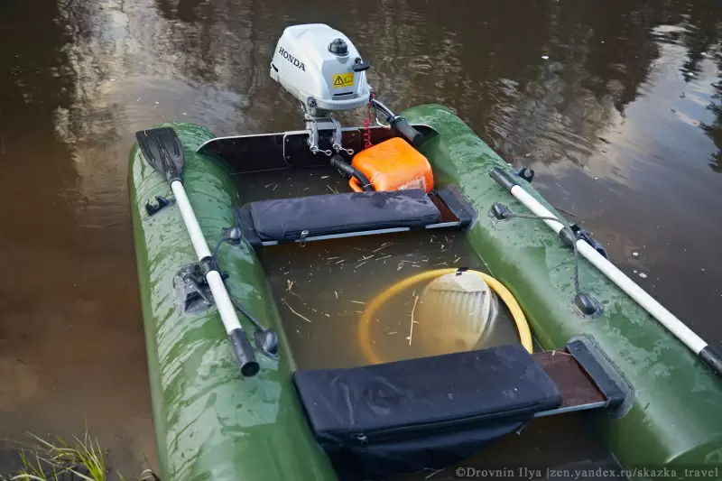 Как шашлык на водной прогулке чуть не стоил компании дна лодки