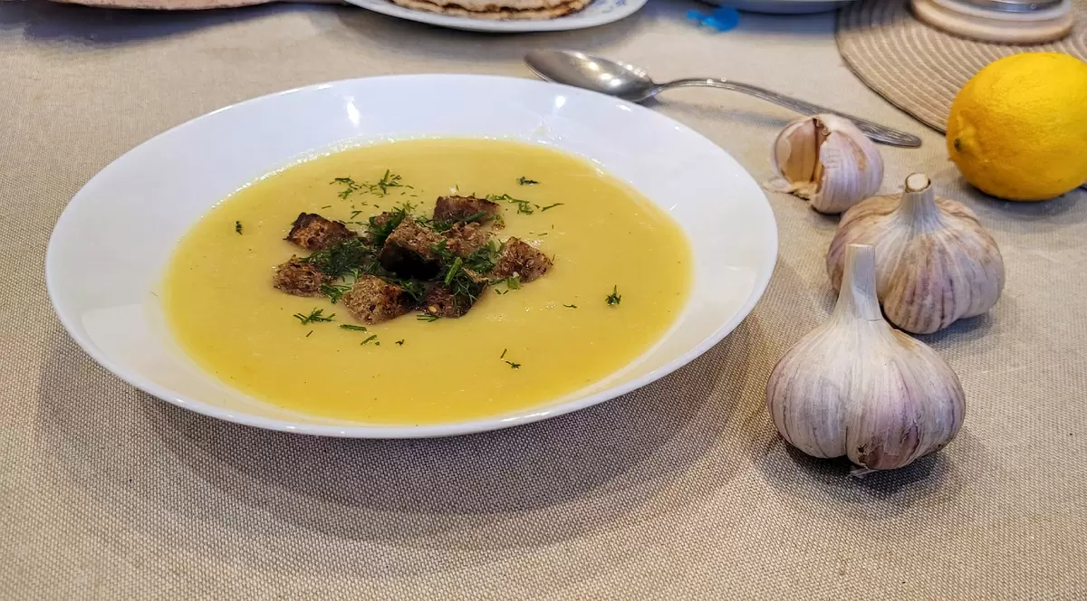 Чесночный суп: лечебные свойства и ароматный вкус для гурманов