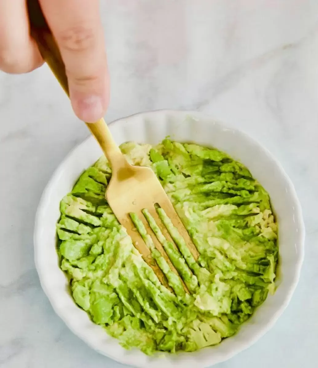 Авокадо-тост: 7 оригинальных начинок, которые стоит попробовать