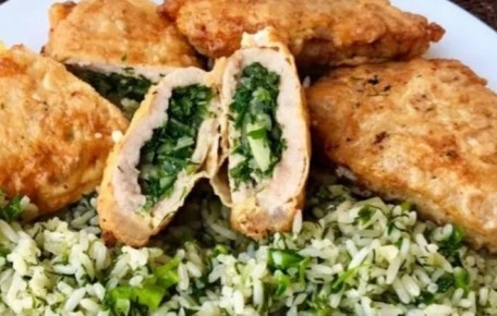 Мясные кармашки с луком и зеленью: вкусный рецепт на сковороде