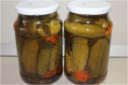 Необычное сочетание: маринованные огурцы с бархатцами на зиму