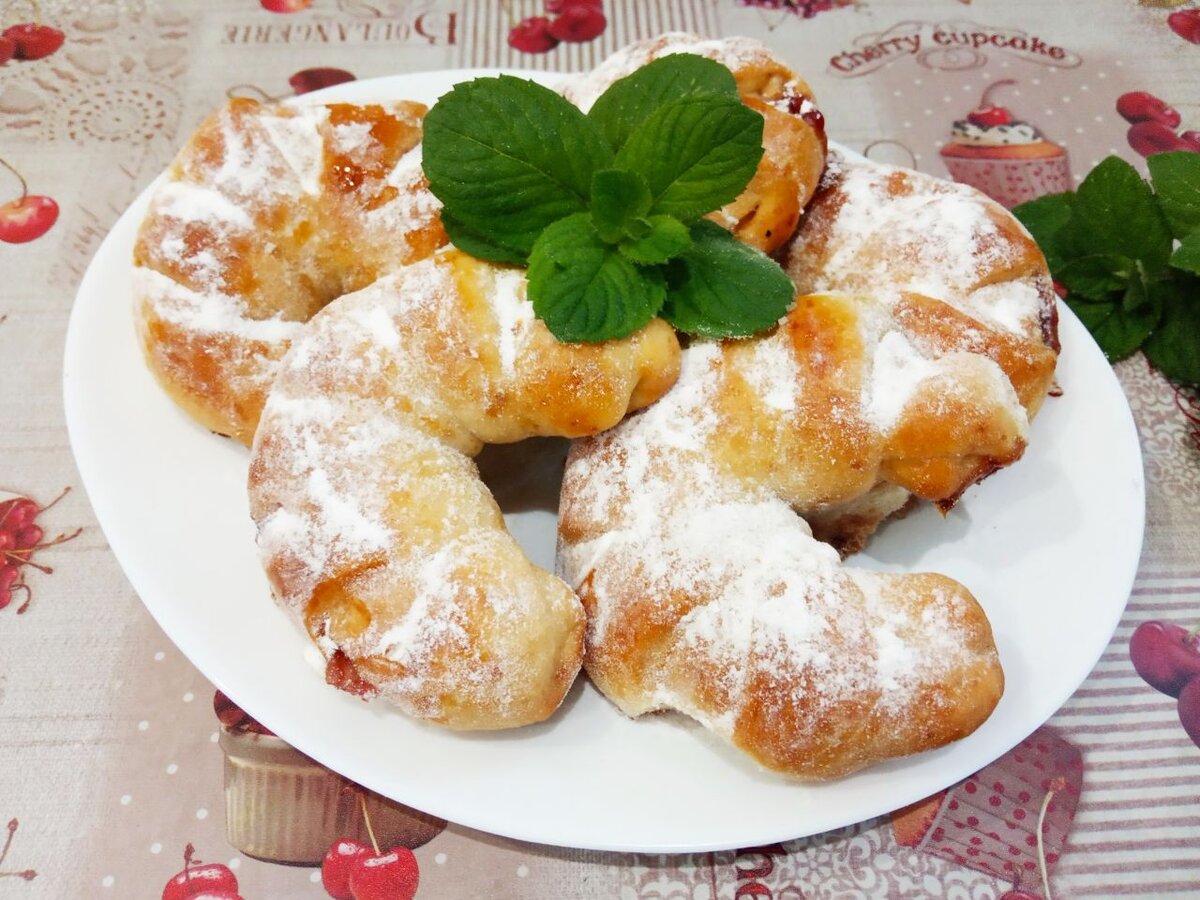Вкусные рогалики с джемом: простой рецепт для любого десерта