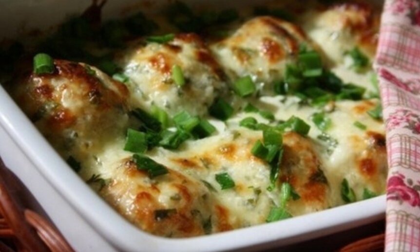 Куриные шарики в сливочном соусе: простое и вкусное блюдо