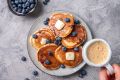 Пышные оладьи на молоке: быстро и вкусно за 20 минут